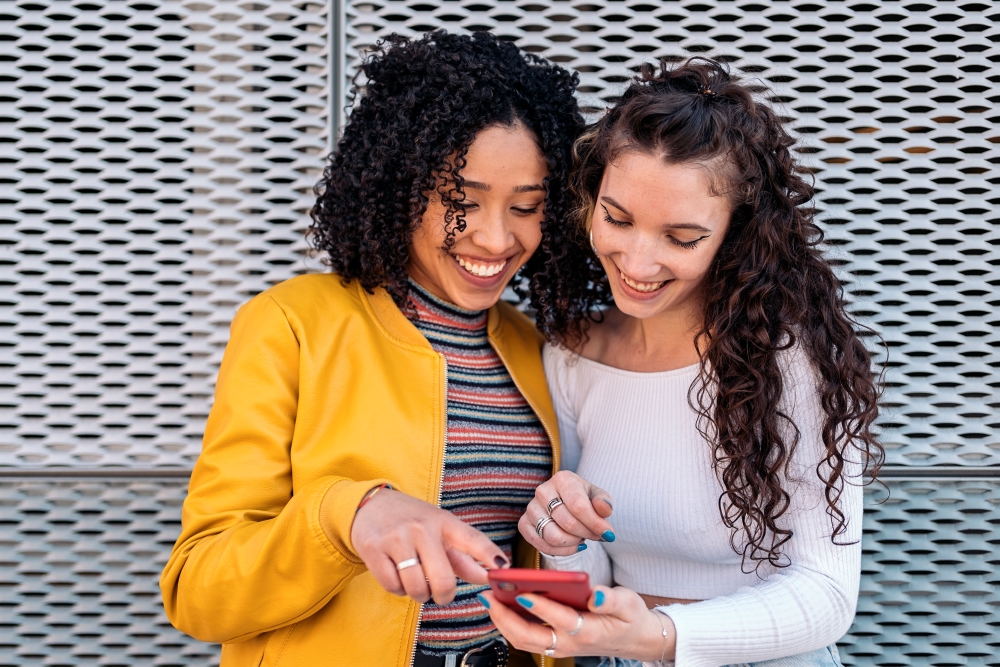 happy-friends-using-phone-rewards-happy-refer-a-friend